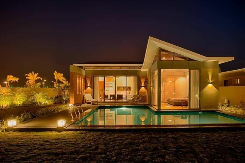 The Fern Royal Farm Resort, Anjār Екстериор снимка